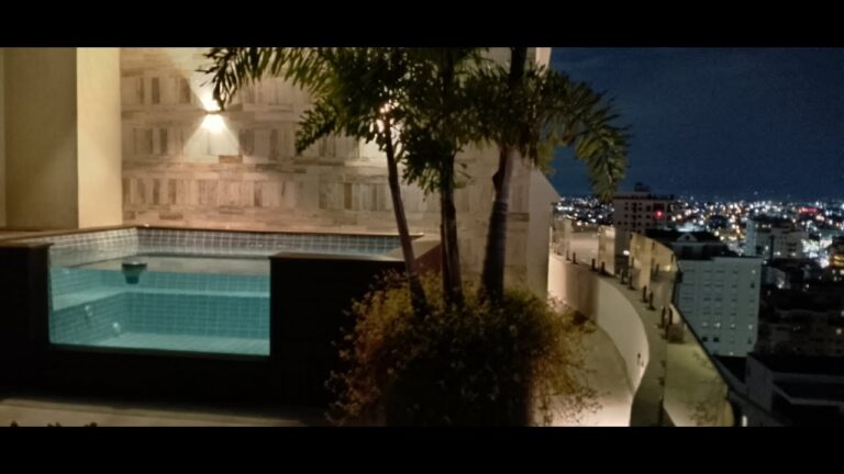 Minimalismo Contempor&aacute;neo: Dise&ntilde;o de Espacios con Jacuzzis