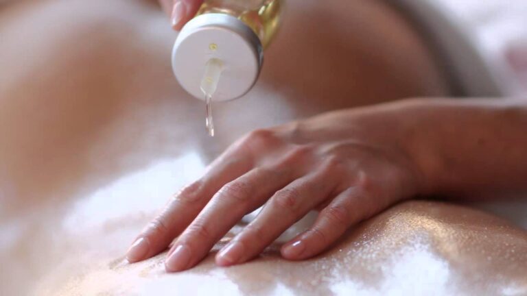 Jacuzzis y Balnearios: Relajaci&oacute;n en Tonos Serenos